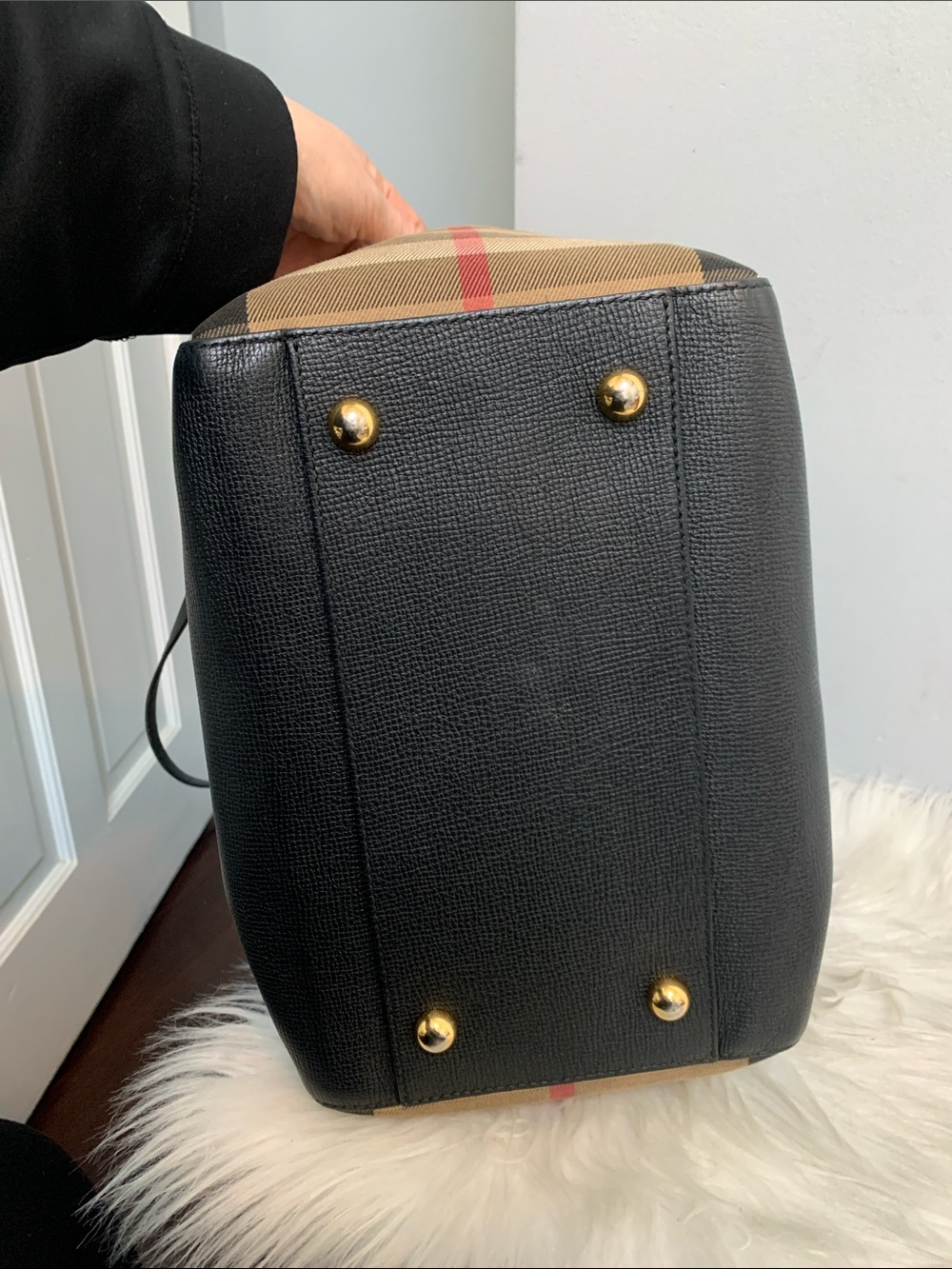 Authentic Burberry Canterbury Tote black leather, check sides - Picture 6 of 16